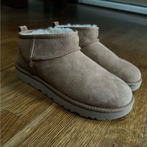 UGG Ultra Mini’s in Chestnut
